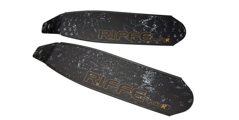 Nadadeira  RIFFE BY DIVER VORTEX COMPOSITE CARBON FIBER FIN BLADES - MEDIUM (acompanha um par de luvas riffe)